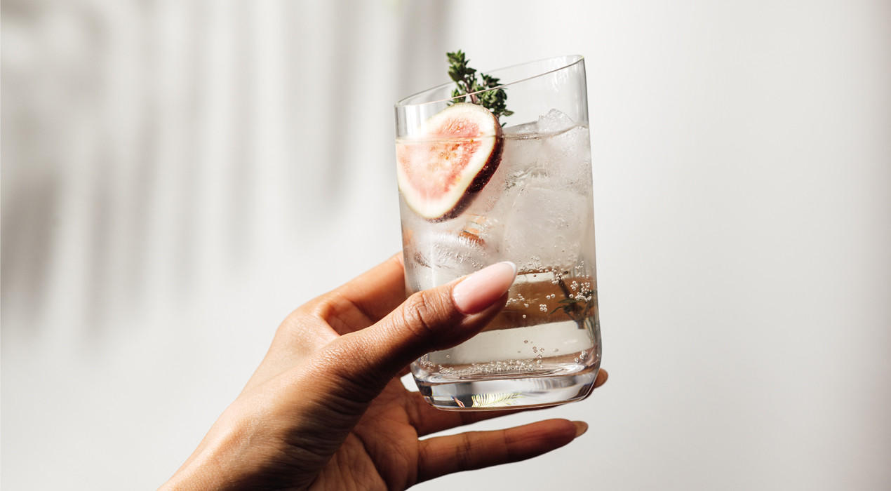 Abgeschrägtes Trinkglas