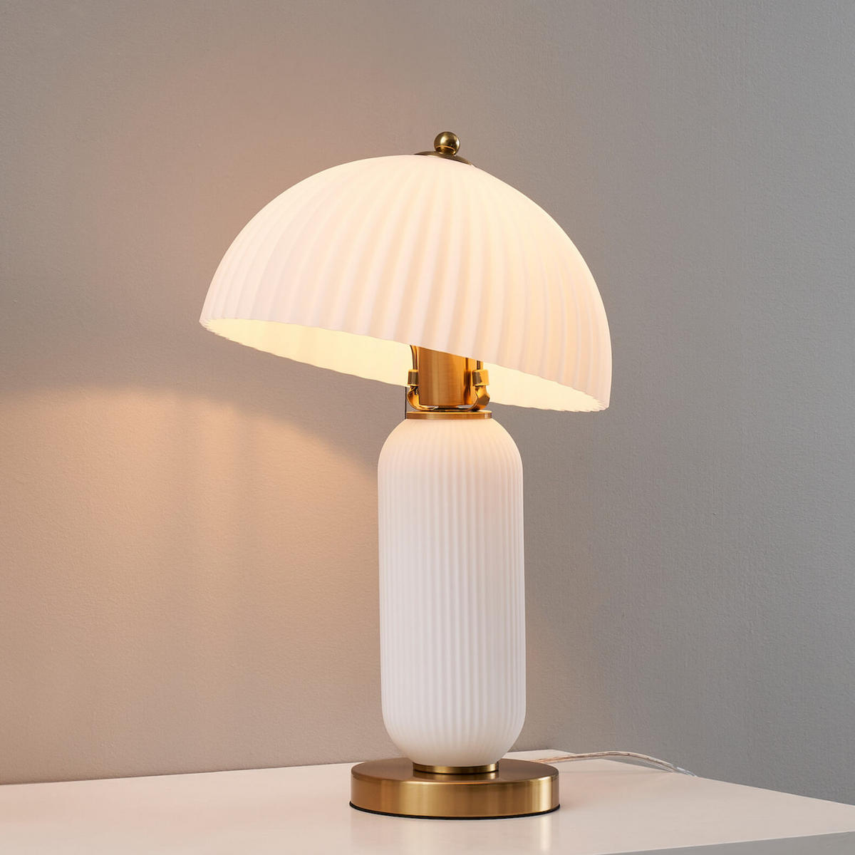 TISCHLEUCHTE Adaline, Messing und Weiß, 48cm - Messingfarben, Glas (48/30/48cm) - KOSILUM