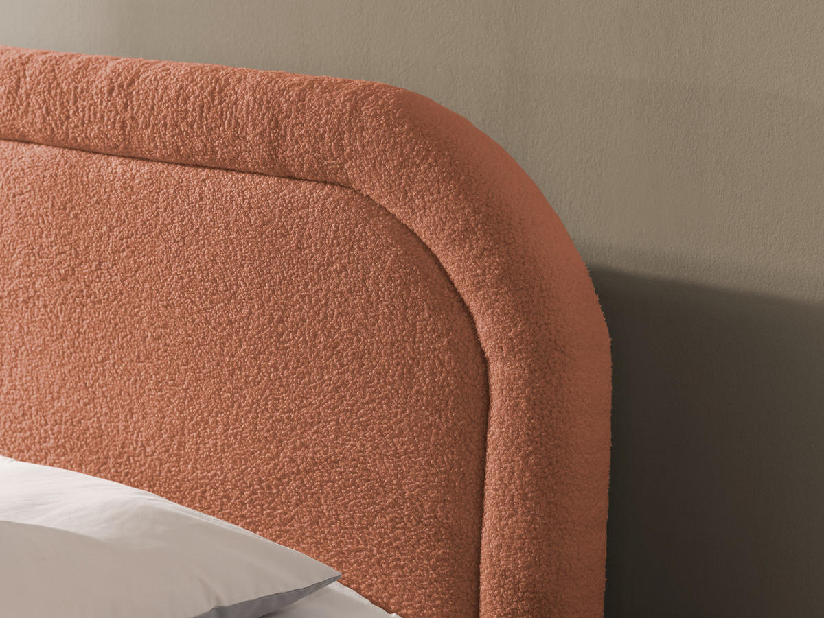 BOXBETT Sonna 160/200 cm Terrakotta Bouclé-Stoff mit abgerundetem Kopfteil und mit silbernen Metallfüßen - Silberfarben/Terra cotta, Holz/Textil (160/200cm) - S-Style Möbel
