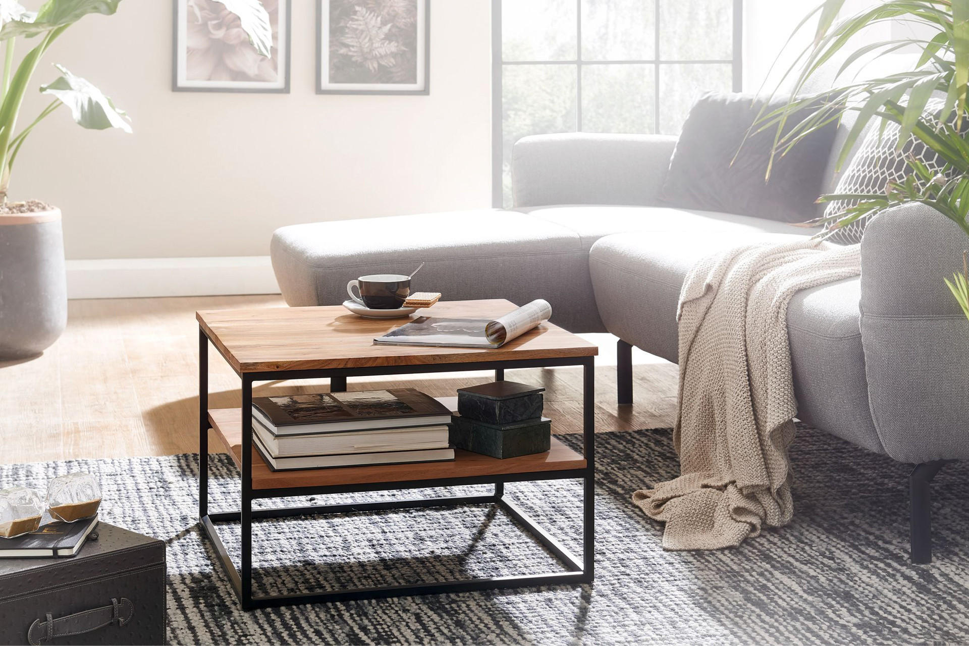 Konferenční stolek dřevo a kov