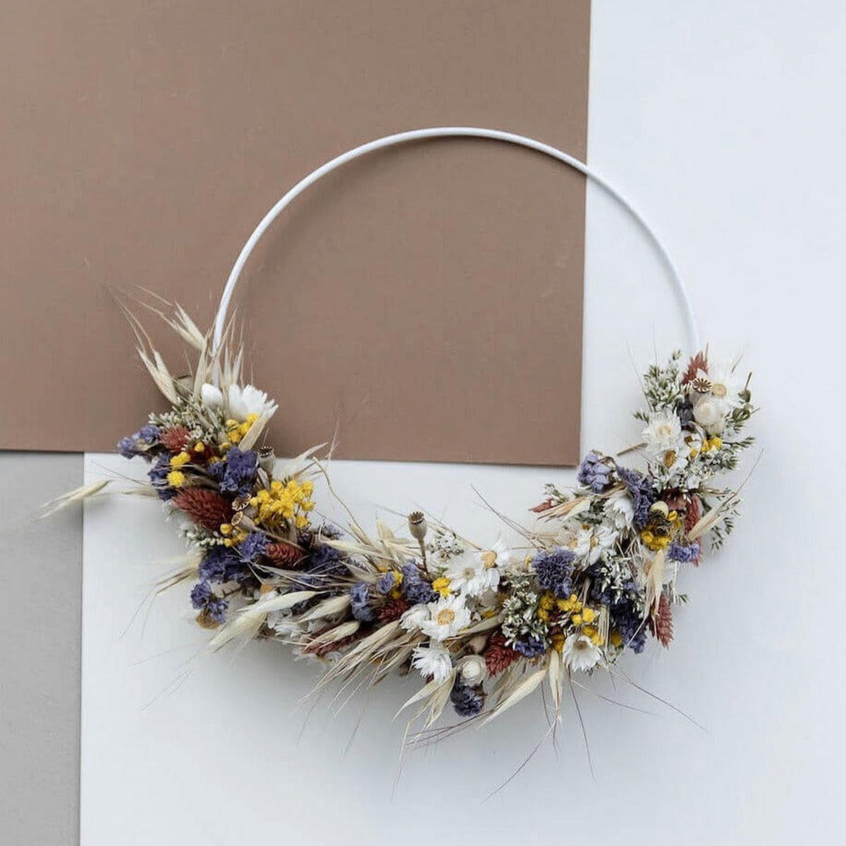 WILDE Natürlichkeit: Trockenblumenkranz der Natur - beige / 25 cm - Beige, Naturmaterialien (25cm) - Lykke & You