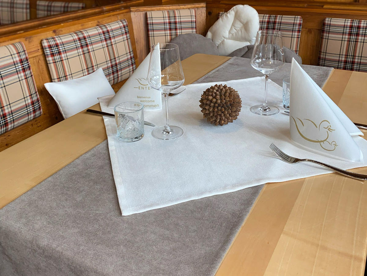 XS-MITTELDECKE FarbTon Chenille-Haptik sahne-weiß 60/60 cm - Ecru, Textil (60/60cm) - beties Heimtextil