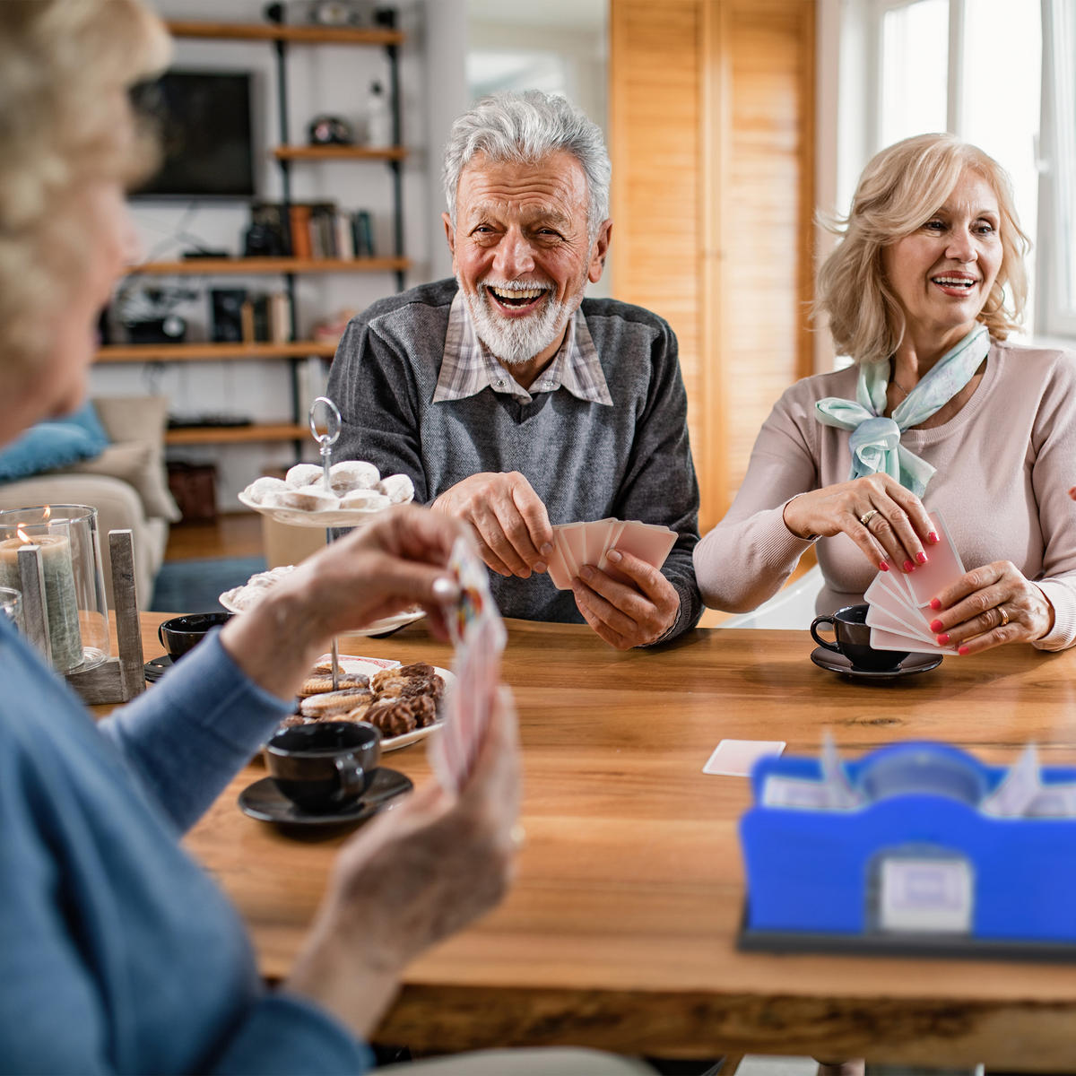 KARTENMISCHMASCHINE manuell - Blau, Kunststoff (23/15cm) - Relaxdays