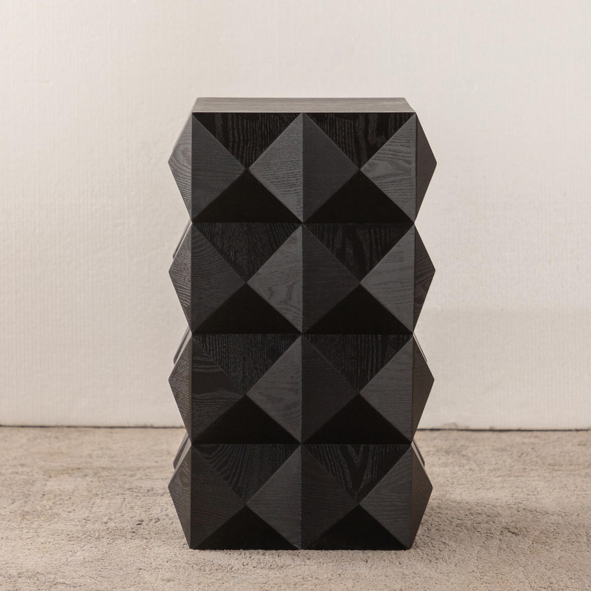 BEISTELLTISCH 60 cm Höhe mit dreidimensionalem Reliefdesign in retro Schwarz - Schwarz, Holzwerkstoff (37/37/60cm) - OKWISH