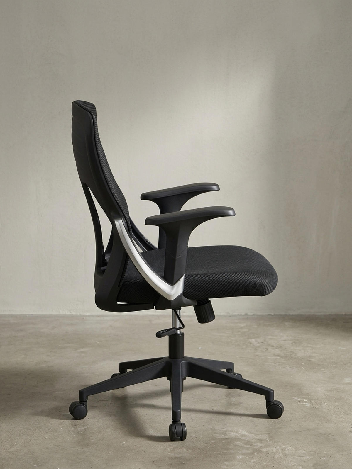 BÜRODREHSTUHL Schwarz Mesh mit Wippmechanik, 4-fach Lordosenstütze und Höhenverstellung ATLAS - Schwarz, Kunststoff/Textil (65/104/65cm) - KADIMA DESIGN
