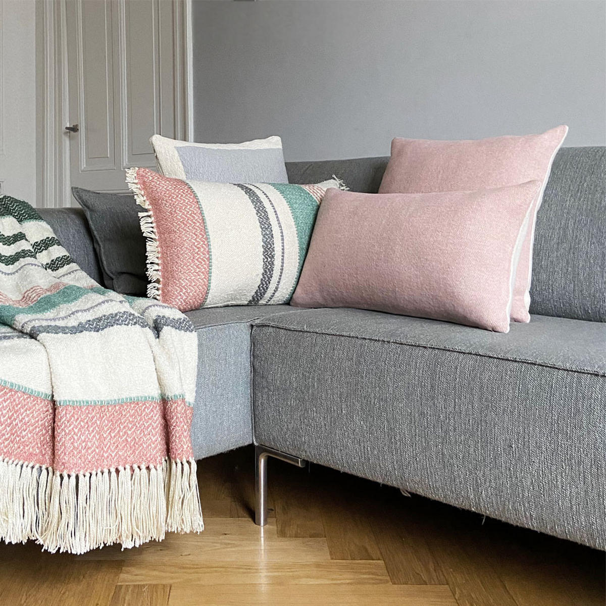 WOLLKISSEN recycelte Wolle Doppelseitig Nebelrosa 35x60 - Pink, Textil (60/35/12cm) - Malagoon