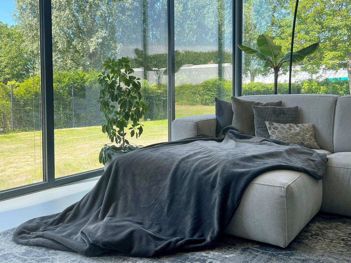 KUSCHELDECKE, 150x200 cm, 100% Polyester, Grau - Anthrazit, Textil (150/200cm) - Zollner
