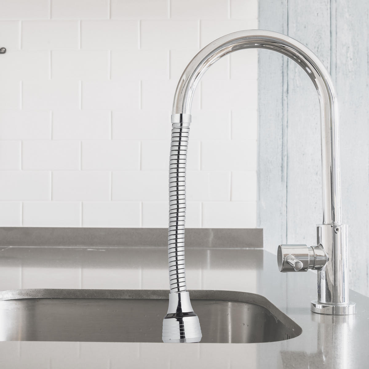 ROZŠÍRENIE kohútika - strieborná, kov/plast (3.5/30/3.5cm) - Relaxdays