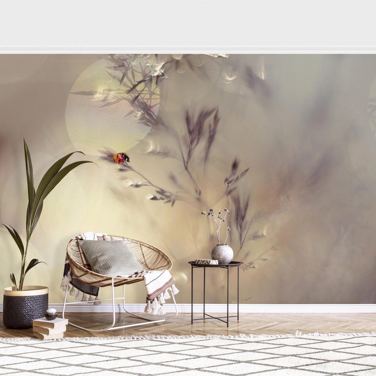 FOTOTAPETE Marienkäfer auf Wiesengras 384/255 cm - Eichefarben, Papier (384/255cm) - Bilderwelten