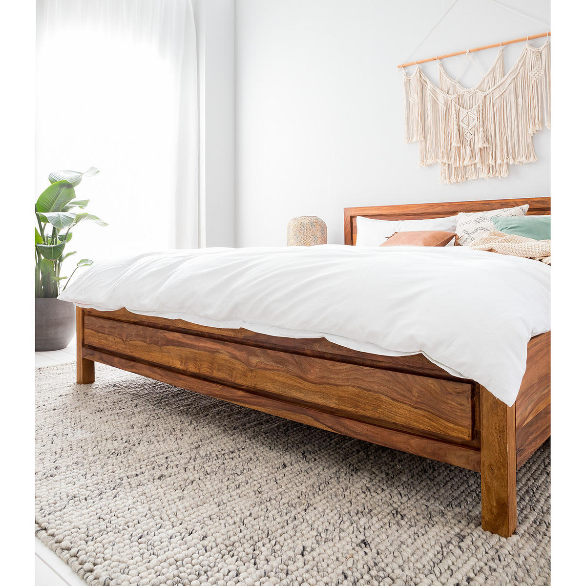 MASSIVHOLZBETT - Sheesam massiv - Sheeshamfarben, Holz (180/200cm) - home24