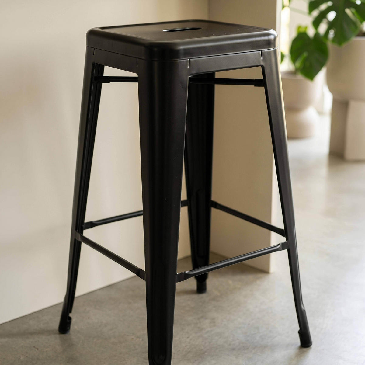 HOCHSTUHL 4-tlg., Schwarz - Schwarz, Metall (43/76/43cm) - Oviala