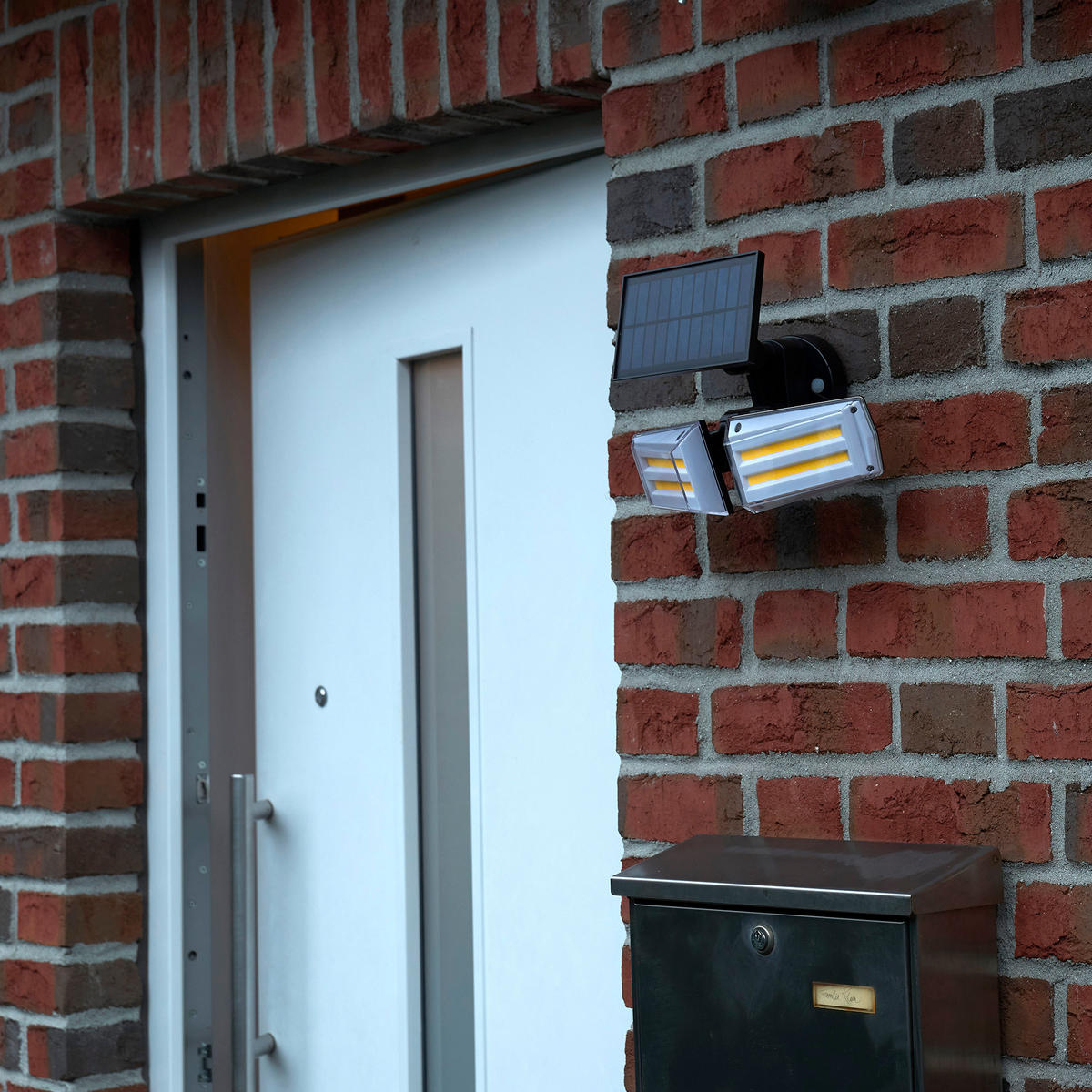 LED-SOLAR-STRAHLER - mit Hochfrequenz-Bewegungsmelder und schwenkbaren Fluter-Köpfen für Außenbereiche - Weiß, Kunststoff (17.8/18.4/15.8cm) - Northpoint