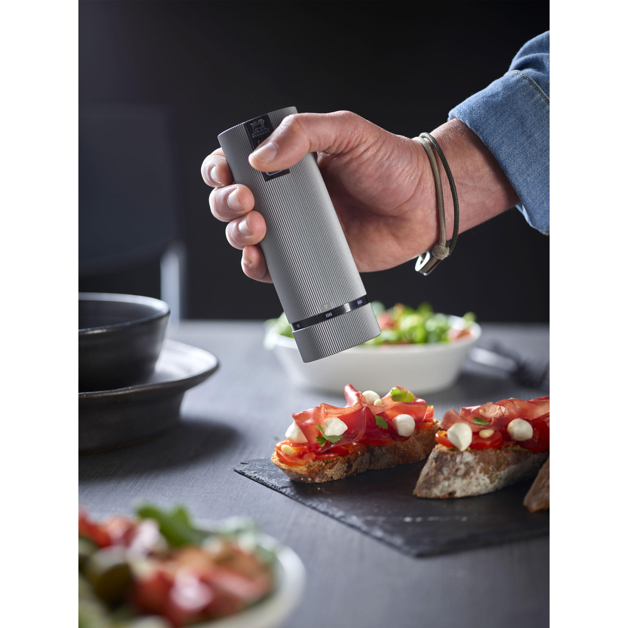 Thumbnail - Peugeot Pfeffermühle, Grau, Metall, 5.2x15x5.2 cm, Tischkultur & Servieren, Gewürzmühlen & -Streuer