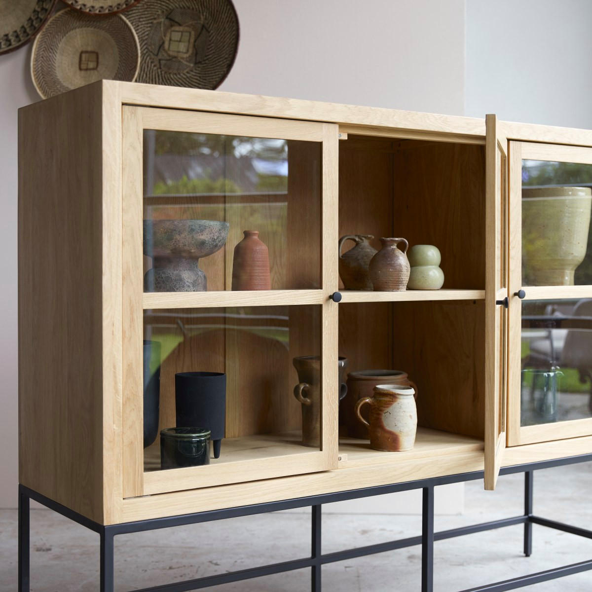 VITRINENSCHRANK Babeth Natur aus Eiche - Naturfarben, Holz (160/122/45cm) - Tikamoon