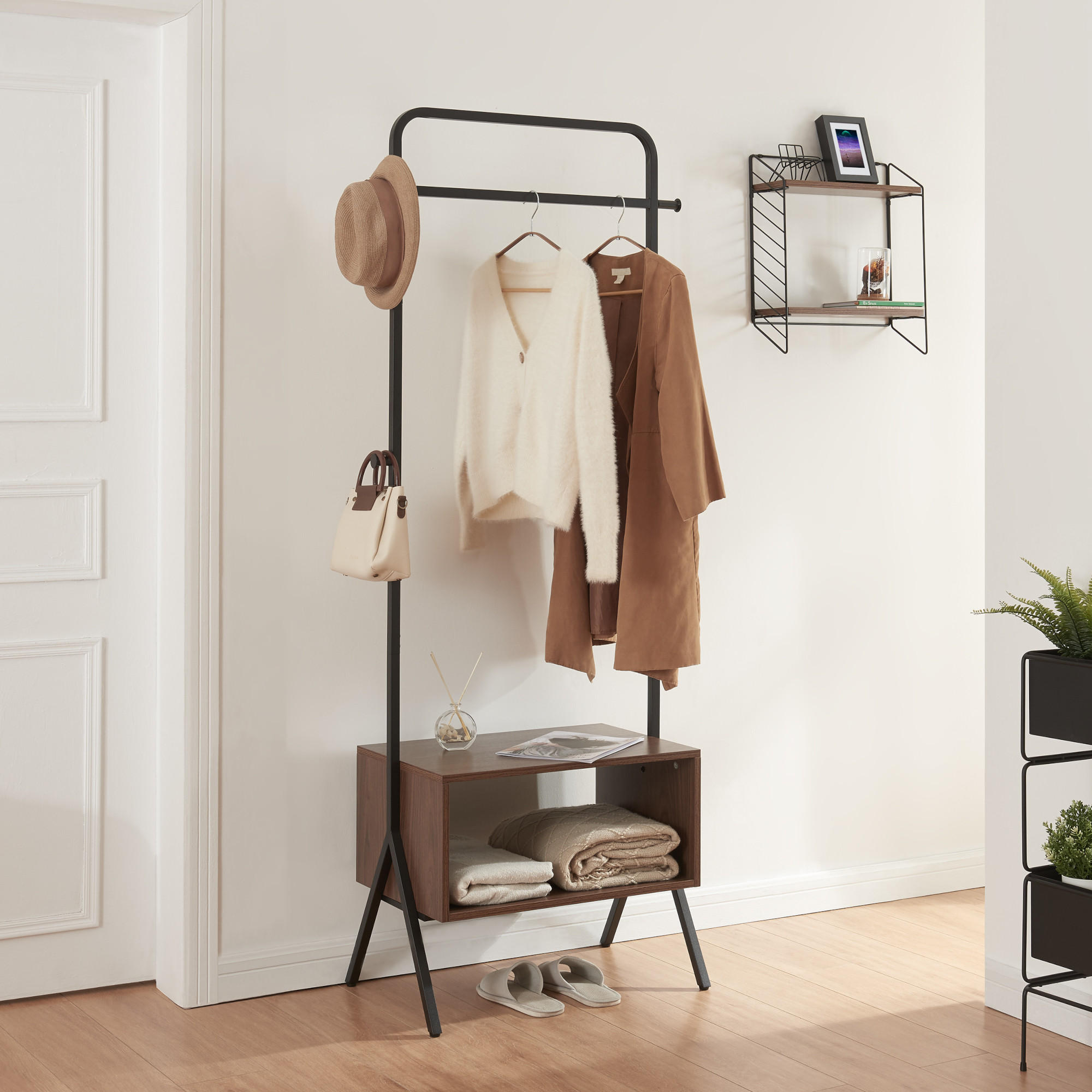 GARDEROBENSTÄNDER Averøy - Schwarz, Holzwerkstoff/Metall (74/180/42cm) - [en.casa]