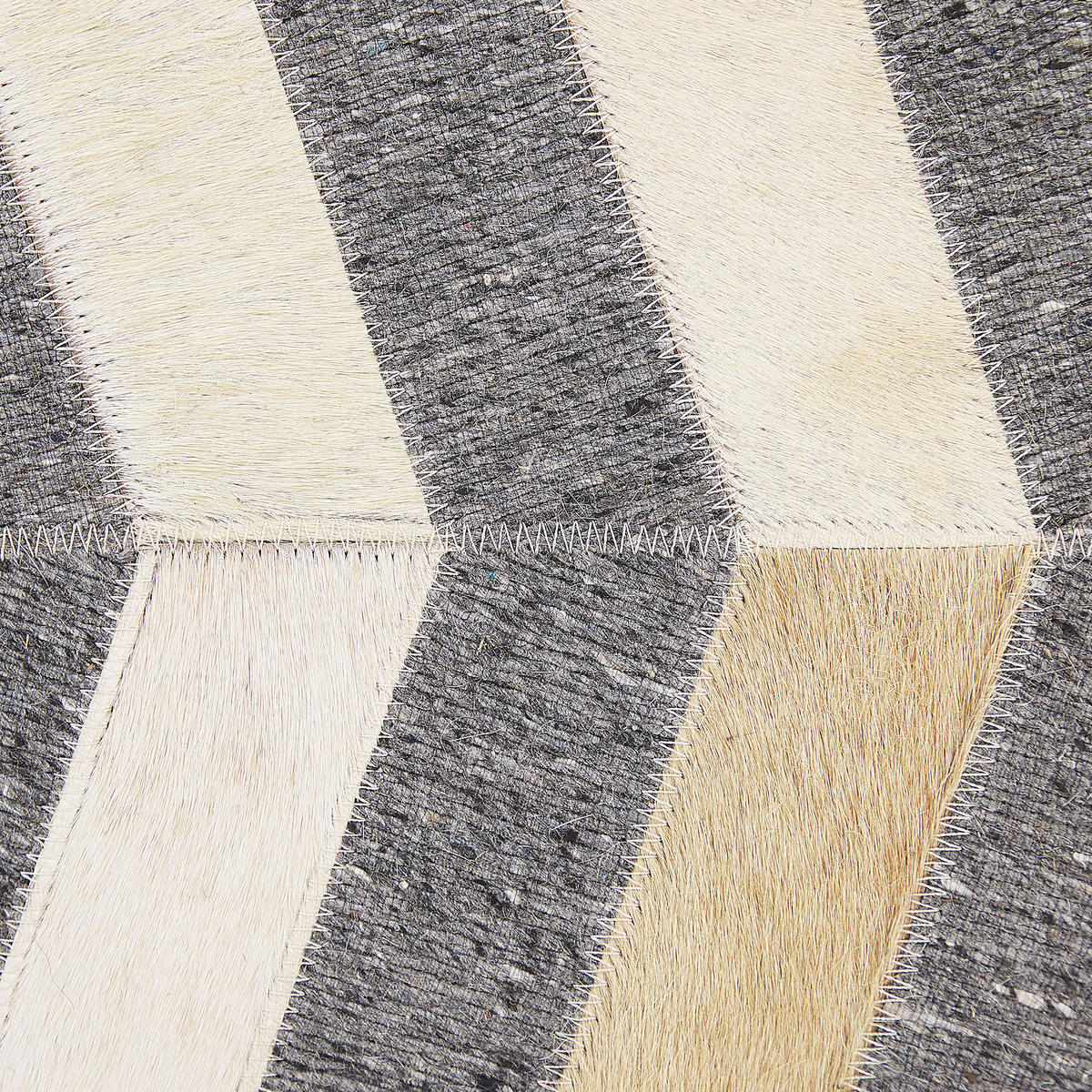 PATCHWORK-TEPPICH Baggoze 230/160 cm - Grau, Fell (160/230cm) - Beliani