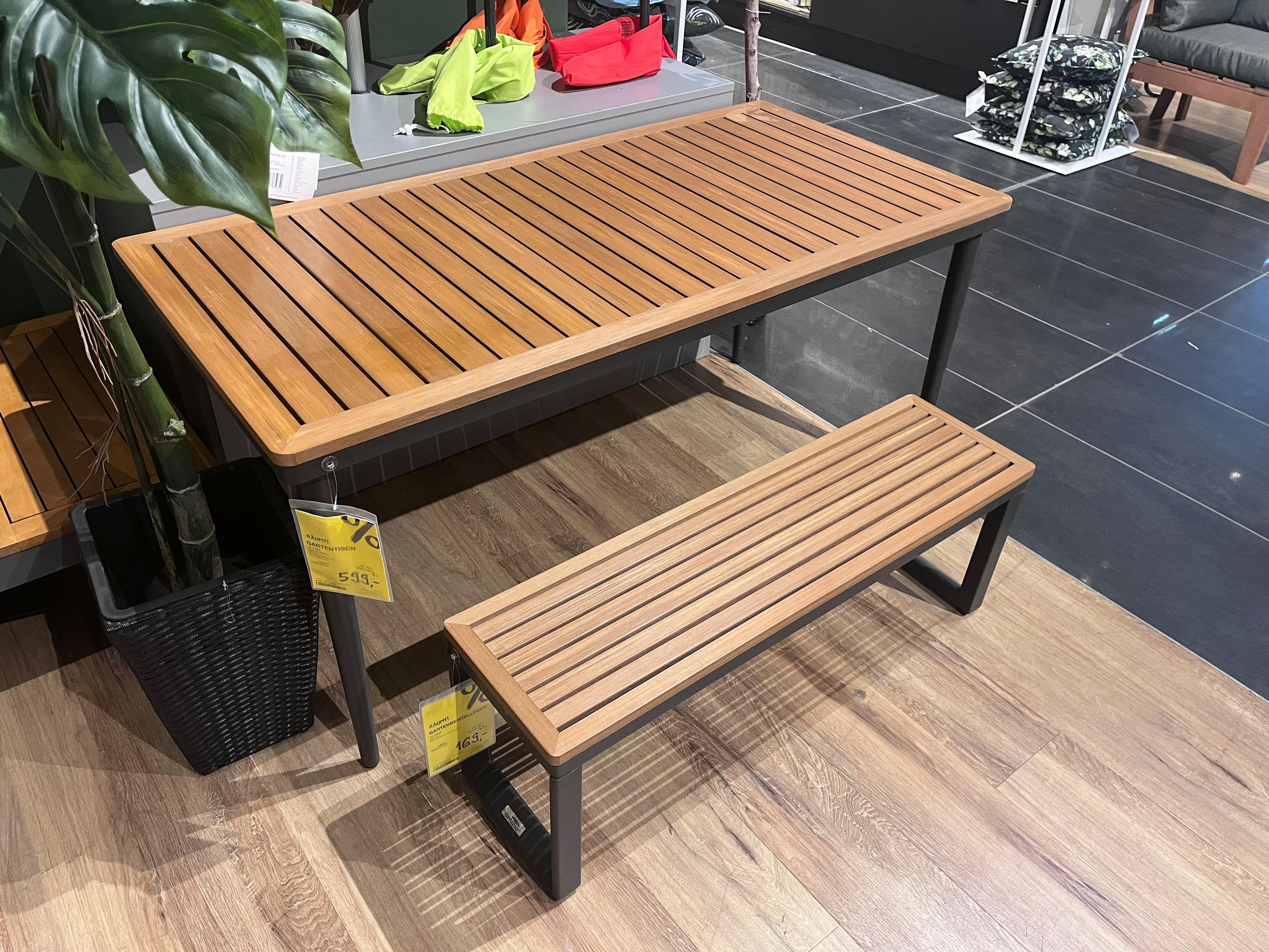 Gartentisch inkl. Bank - Amatio