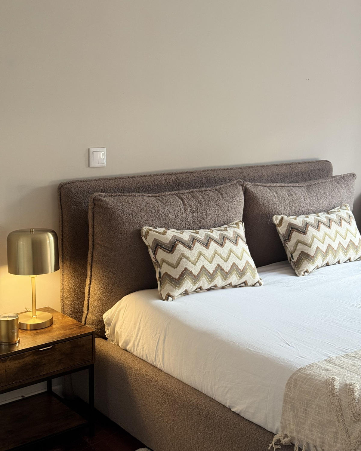 PAT cu spațiu de depozitare 160x200 cm bej Bajonna - taupe, material textil (160/200cm) - Beliani