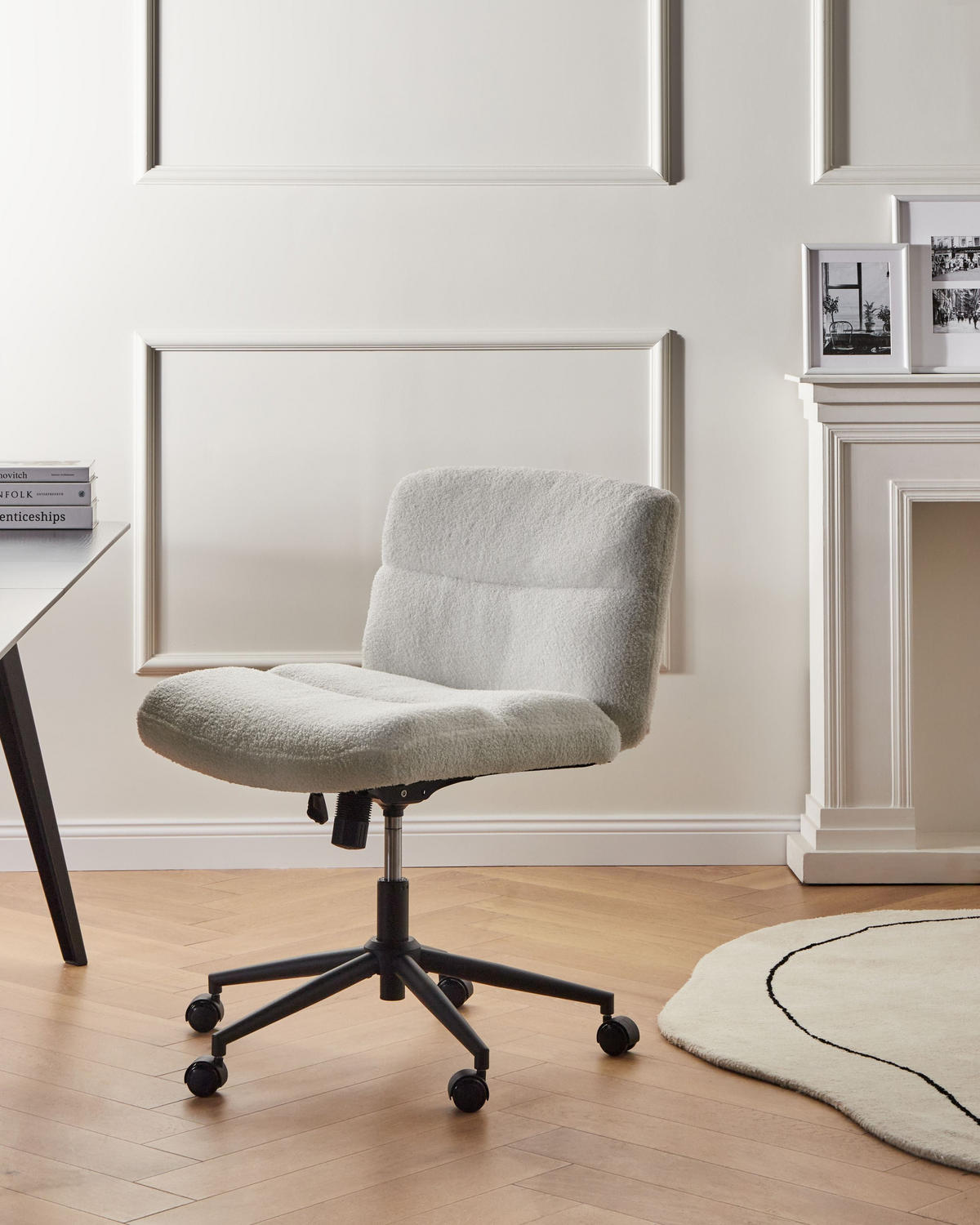 SCHREIBTISCHSTUHL Bouclé Weiß Catlin - Weiß, Textil (64/80/68cm) - Beliani