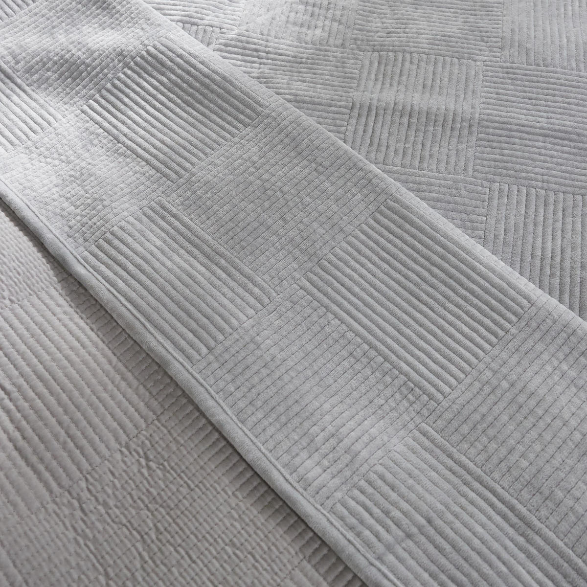 TAGESDECKE Quadron - Grau, Textil (200/220cm) - home&you