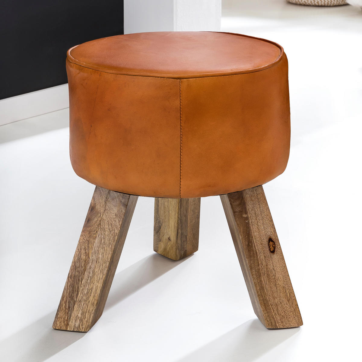 SITZHOCKER – Ziegenleder/Holz, 45 cm, Country-Stil - Braun, Mangoholz/Leder (37/45/37cm) - KADIMA DESIGN