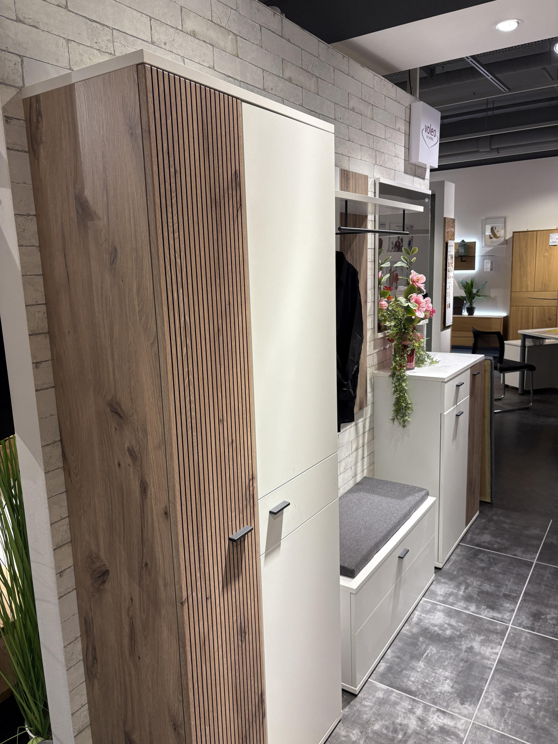 GARDEROBE MENARO - Voleo