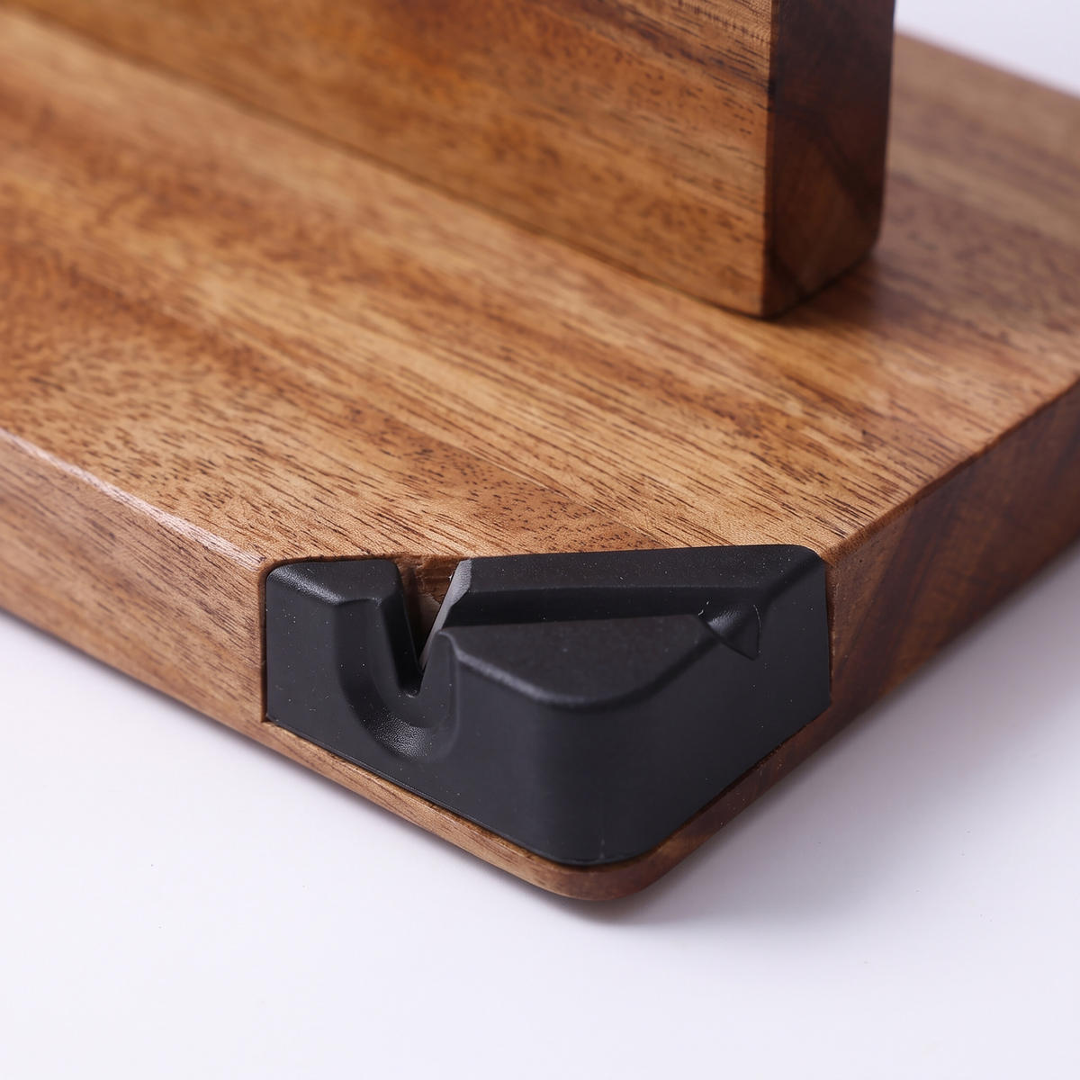 BLOK NA NOŽE Hnedý akácia magnetický s brúskom - hnedá, drevo/plast (15/25.5/15cm) - Relaxdays