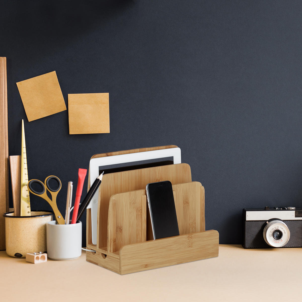 NABÍJACIA stanica - svetlohnedá, drevo (13.5/25.5/23cm) - Relaxdays