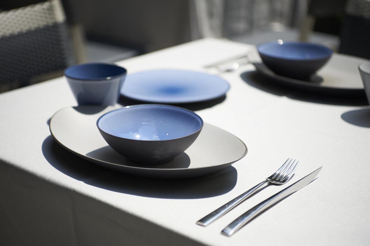 SUPPENSCHÜSSEL / COUPTELLER EQUINOXE 19 cm cirrusblau - Blau/Schwarz, Keramik (19cm) - Revol Porcelaine France