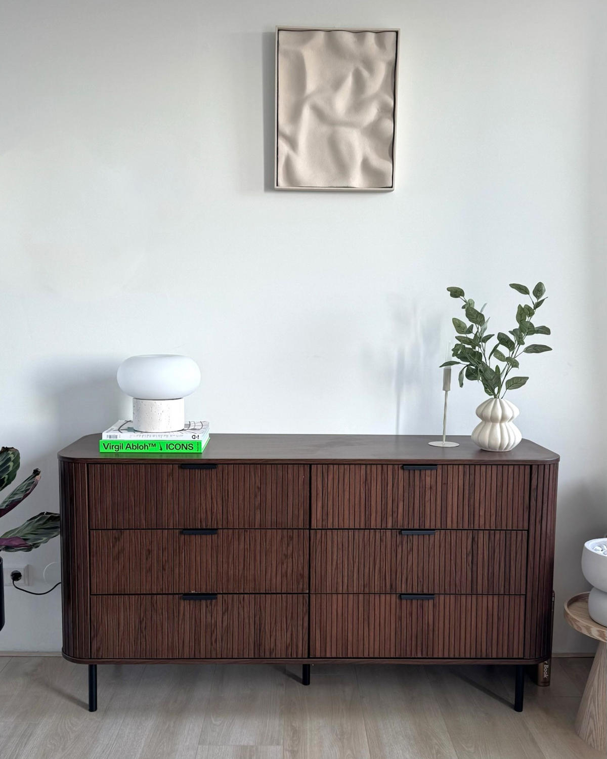 KOMMODE mit 6 Schubladen Dunkelbraun Bradley - Dunkelbraun/Schwarz, Holzwerkstoff (153/81/47cm) - Beliani