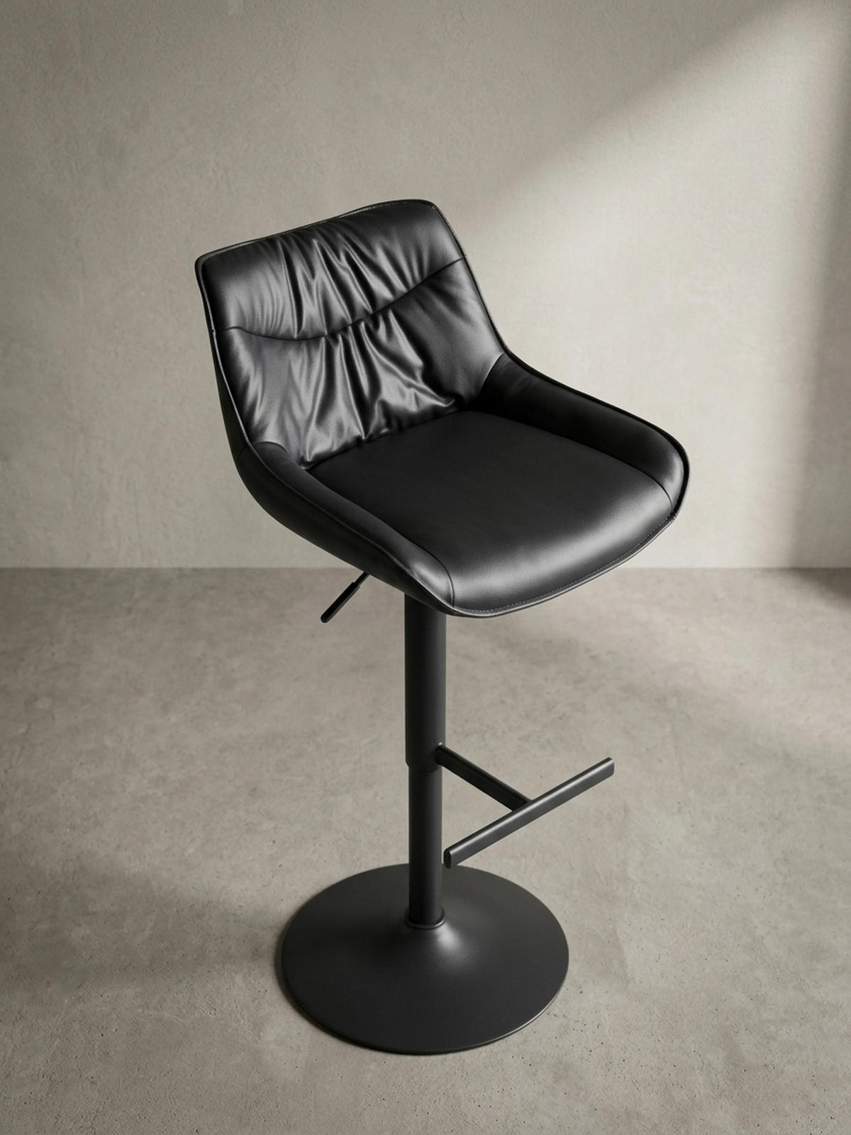 BARHOCKER – Kunstleder Schwarz, Rückenlehne, höhenverstellbar 86–106 cm, Trompetenfuß, 100 kg - Schwarz, Kunststoff/Textil (45/106/55cm) - KADIMA DESIGN