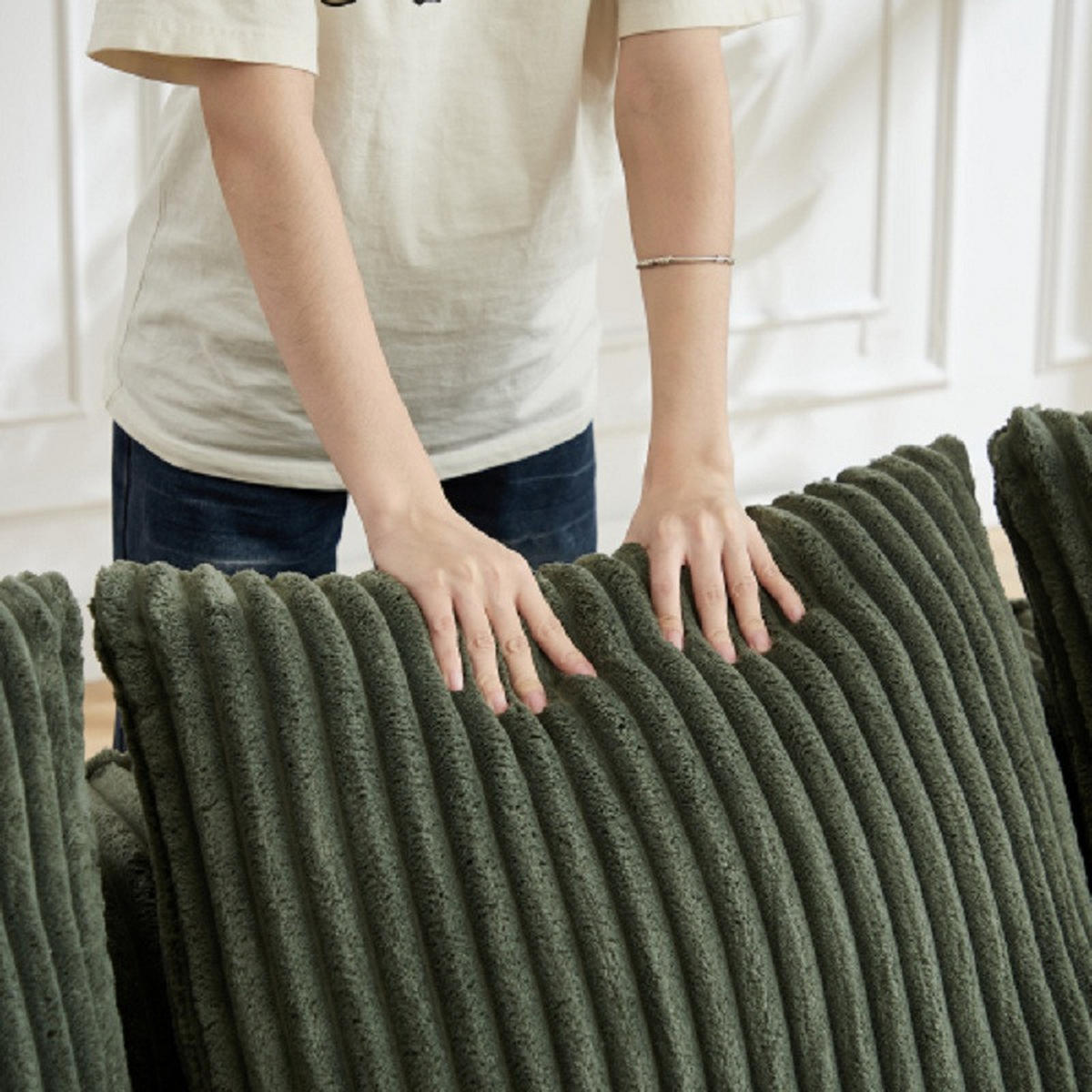 3-SITZER SOFA Cord Grün mit 2 Kissen - Grün, Textil (235.5/72.5/101cm) - WISHDOR