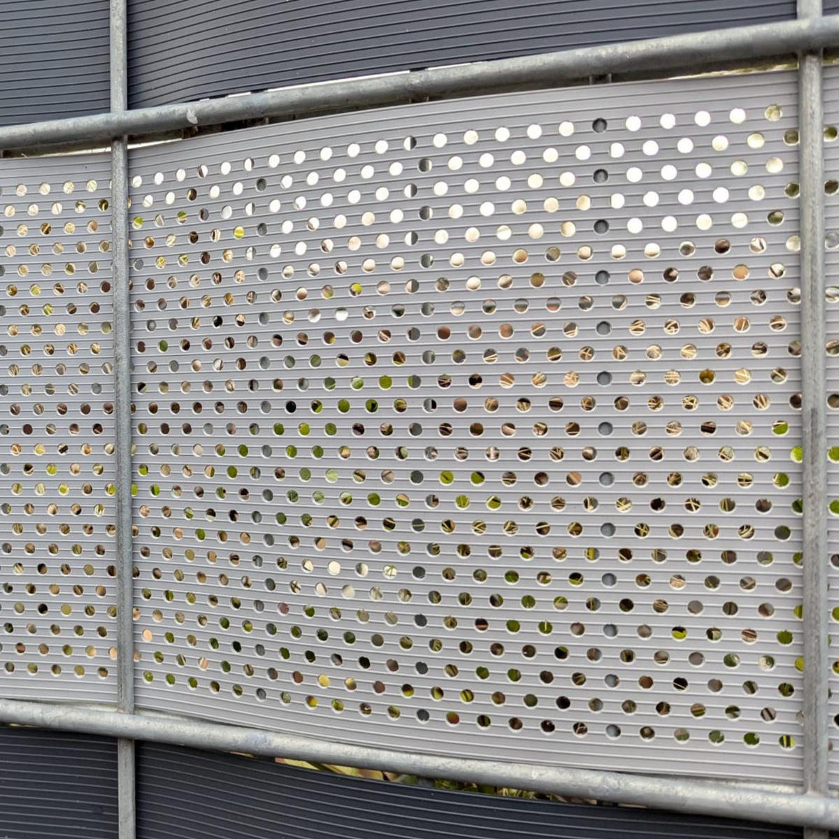 SICHTSCHUTZSTREIFEN Rille Gelocht 20 Prozent PP Streifen Anthrazit 26m - Anthrazit, Kunststoff (2600/19cm) - ZAUN|ZU