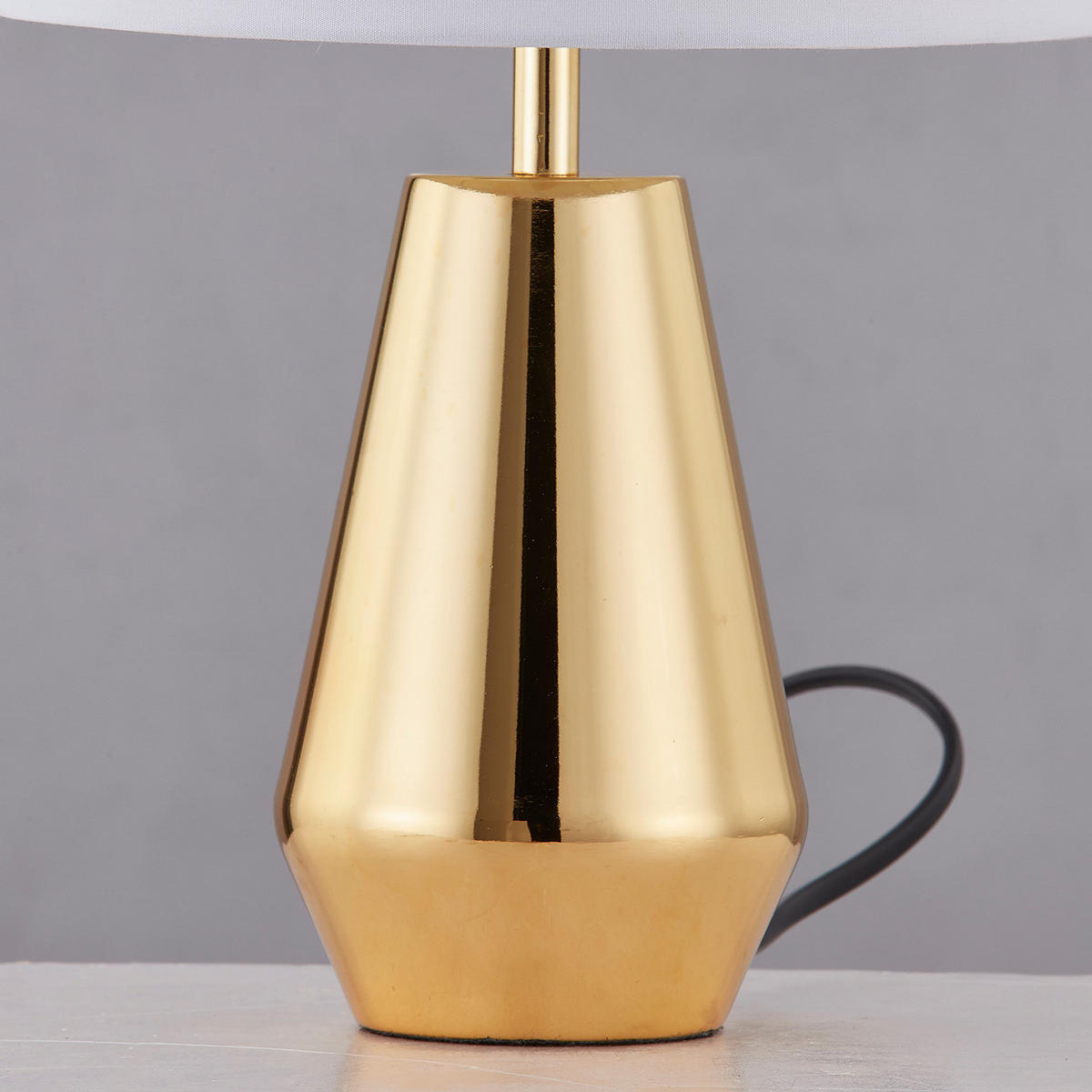 TISCHLEUCHTE - Frottee / Eisen, 1-flammig - Goldfarben, Metall (20/20/32cm) - home24