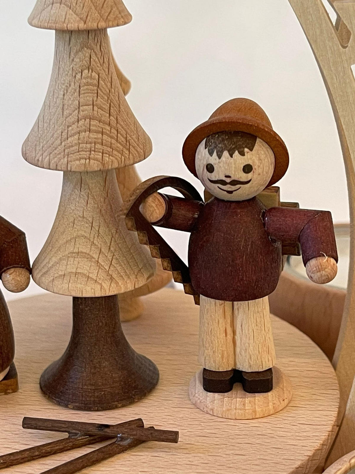 PYRAMIDE Waldfiguren für 4 Teelichter 20/19/23 cm - Multicolor, Holz (19/23/20cm)