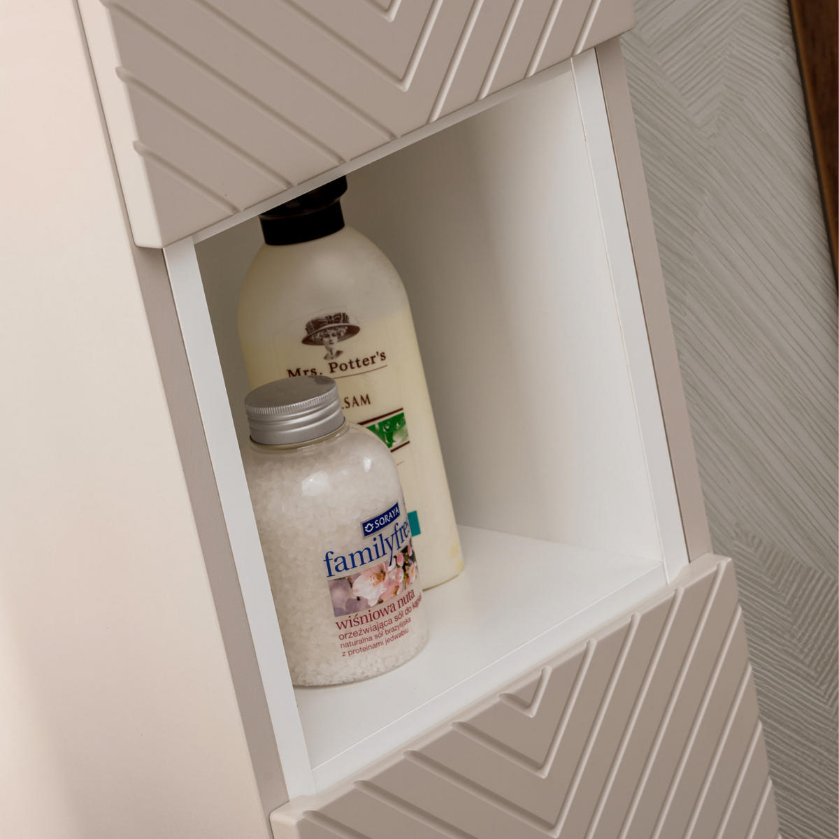HOCHSCHRANK NALVIK SZK1 Profilierte Fronten Cachemire - Kaschmir, Holzwerkstoff (30/140/25cm) - Komodee