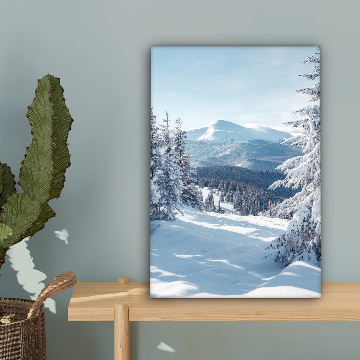 LEINWANDBILD Winterlandschaft - Natur - Berge - Bäume - Schnee Deko Wohnzimmer 20x30 cm - Hellblau, Textil (20/30cm) - MuchoWow