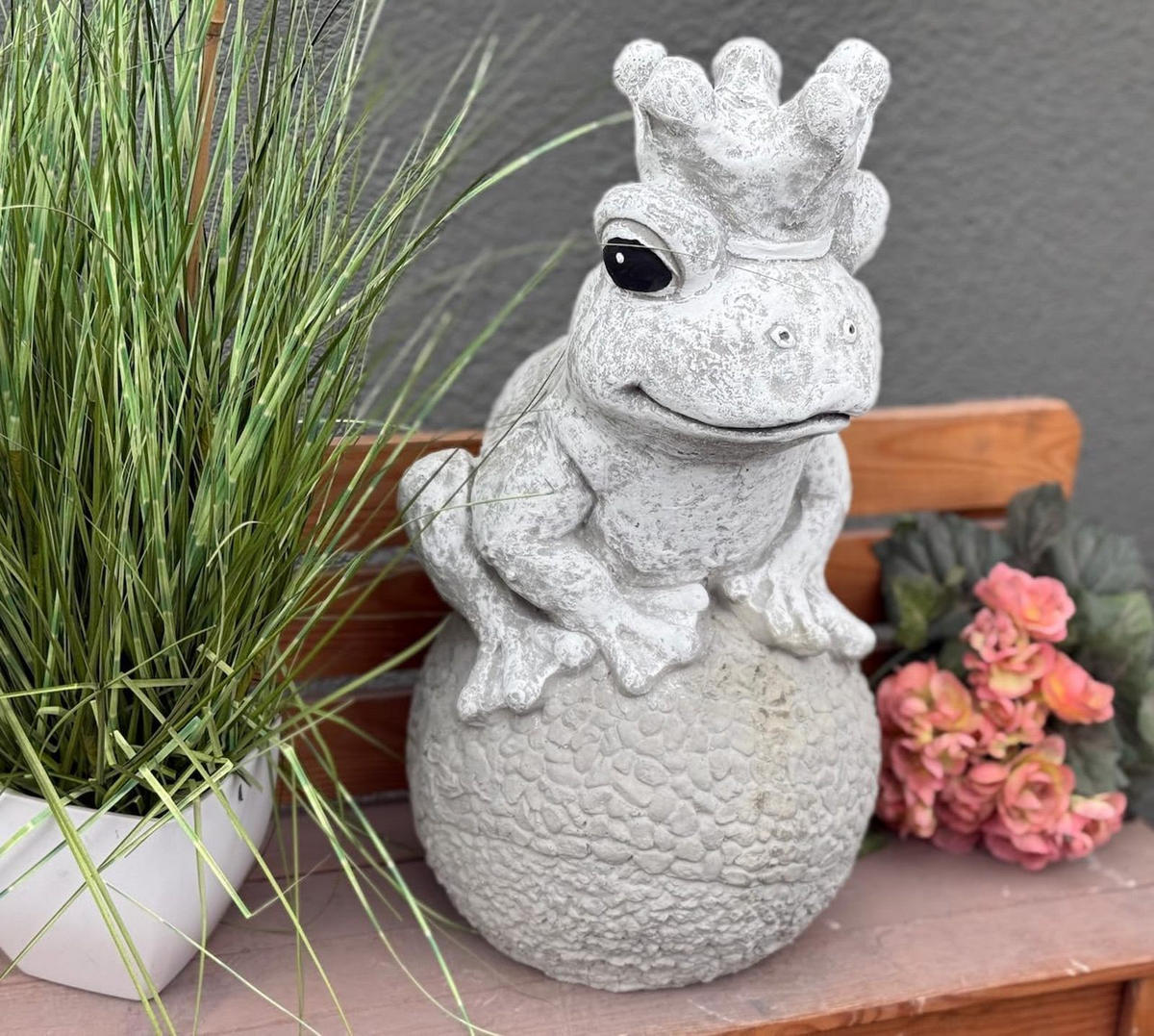 STEINFIGUR Froschkönig, massiver Steinguss, frostsicher - Grau, Stein (26/47/26cm) - stoneandstyle