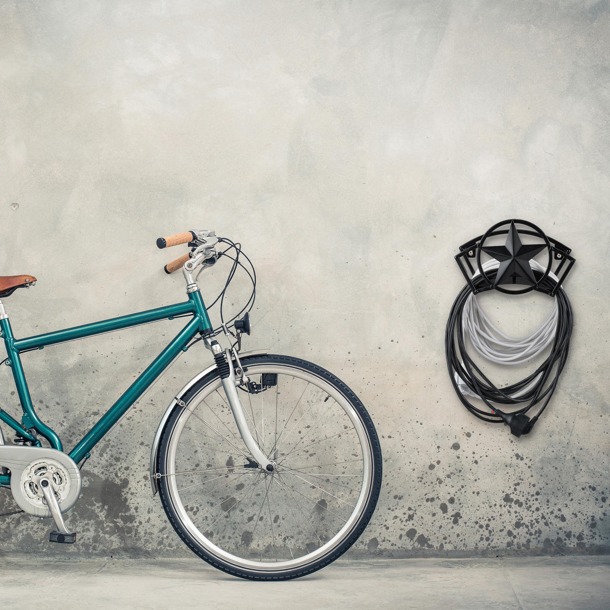 SCHLAUCHHALTER - Schwarz, Metall (30.5/20/18.5cm) - Relaxdays