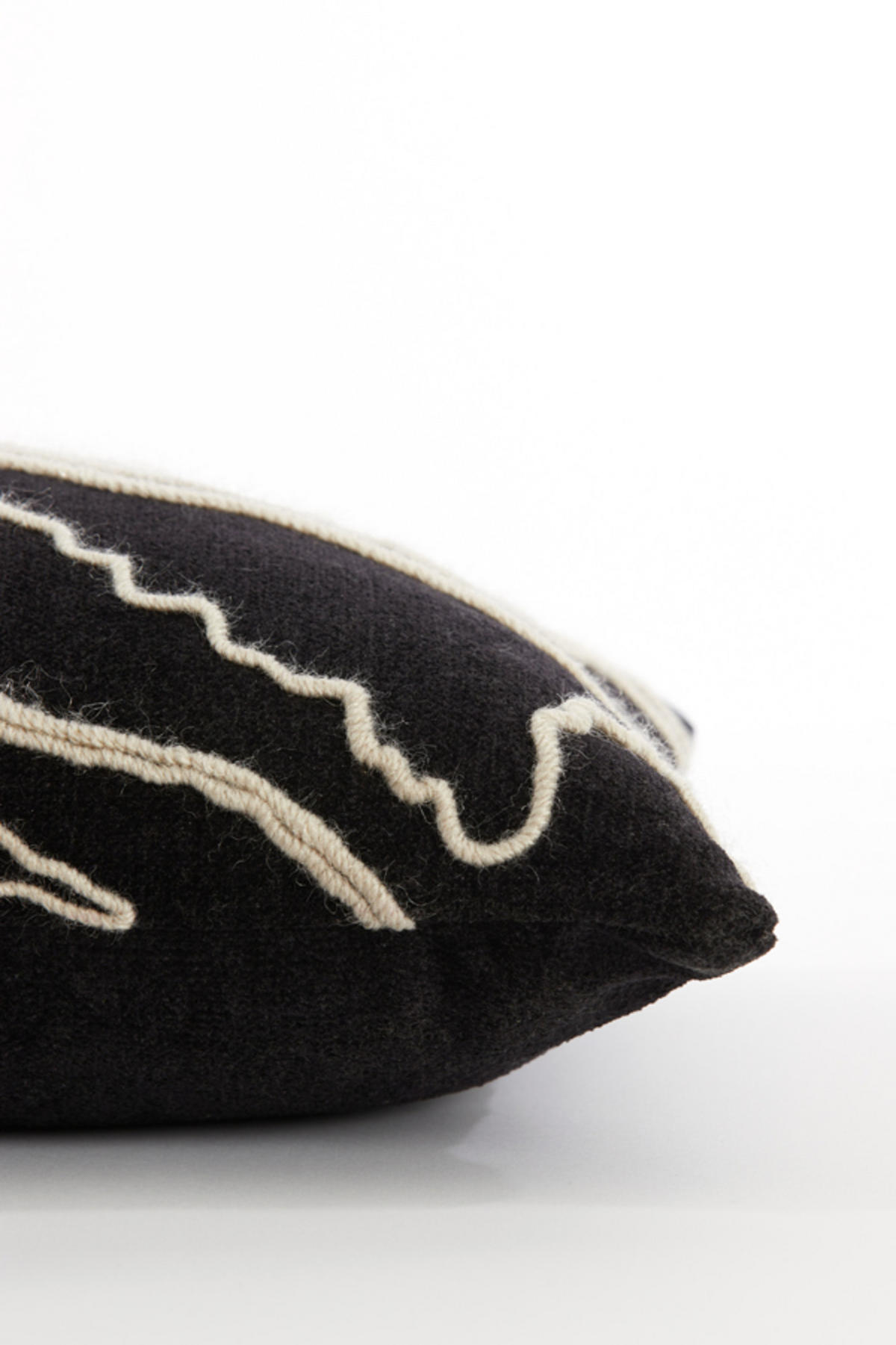 DEKOKISSEN Castro Schwarz 60/30/10 cm - Schwarz, Textil (30/60cm) - Light & Living