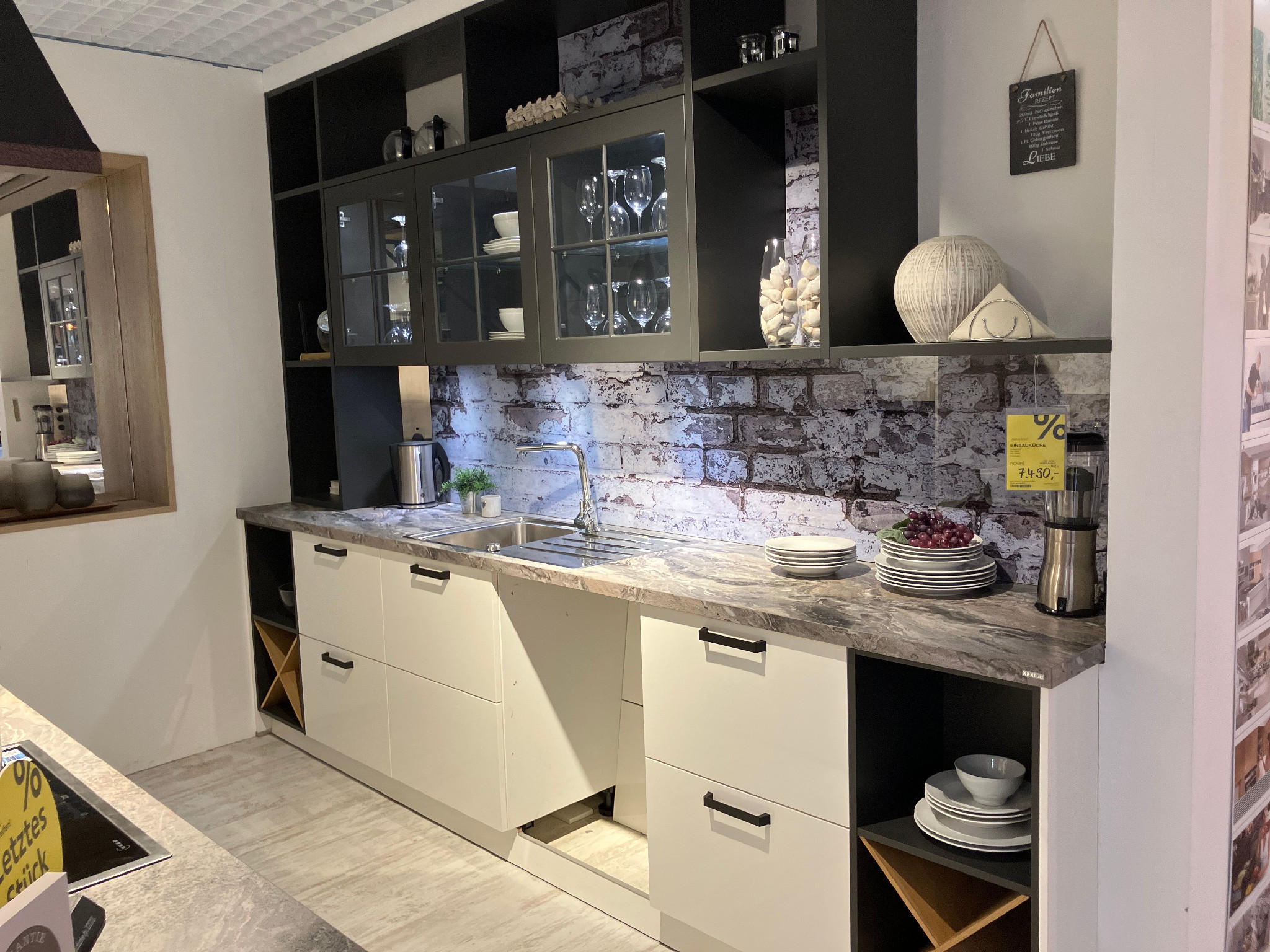 Einbauküche "Ultra Gliss" - Novel