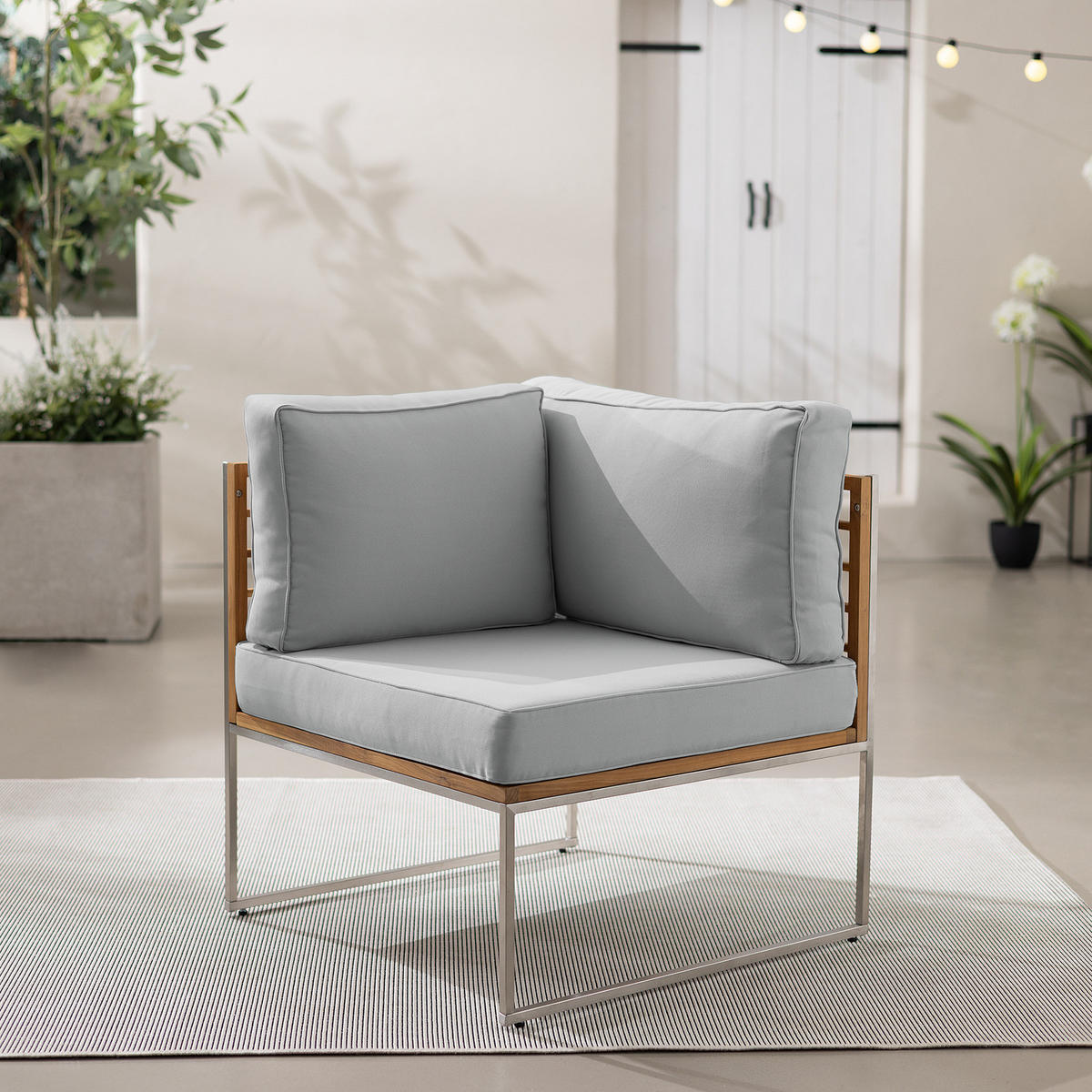 LOUNGEECKE - Webstoff / Teak massiv - Hellgrau, Holz/Textil (70/74/70cm) - home24