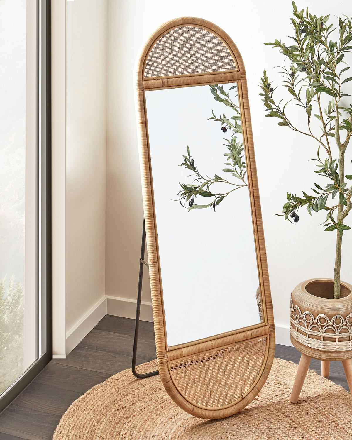 OGLINDĂ PE SUPORT 150 cm ratan culoare naturală Barges - culoare naturală/negru, materiale naturale (50/150/3cm) - Beliani