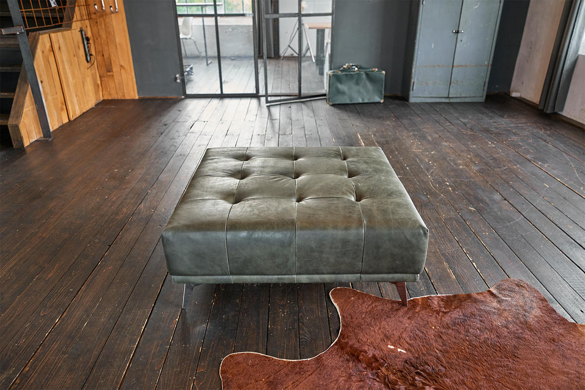 HOCKER WIOLO Grün Leder - Silberfarben/Grün, Leder (110/42/110cm) - KAWOLA