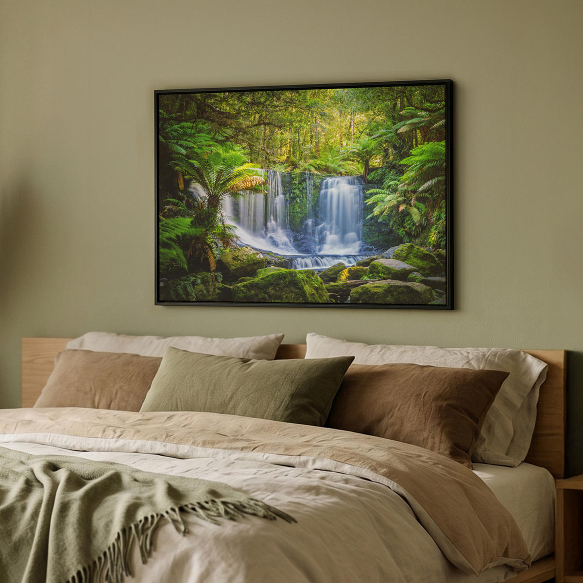 LEINWAND Bilder mit Rahmen - Dschungel - Wasserfall - Australien - Pflanzen - Natur - 70x50 - Dunkelgrün, Textil (70/50cm) - MuchoWow