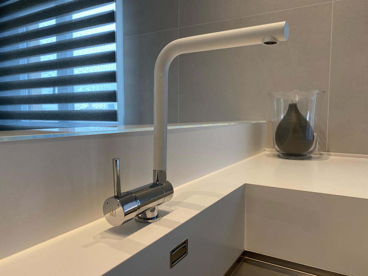 VORFENSTER-KÜCHENARMATUR, Umklappbar 6 CM, Verchromt und Weiß Granit, 360° schwenkbar, LINKER HEBEL - Weiß, Metall (20/31.3/20cm) - VIZIO