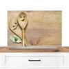 SPRITZSCHUTZ KÜCHE Holz - Löffel - Braun - Smiley 90x60 cm - Hellbraun, Metall (90/0.3/60cm) - MuchoWow