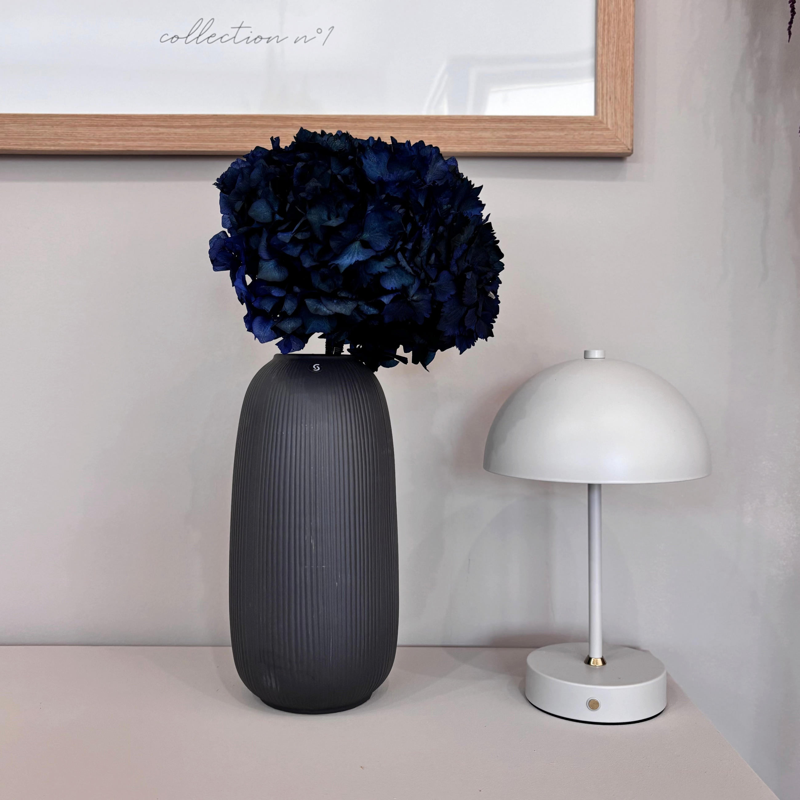 HORTENSIE: Zeitlose Schönheit, konservierte Hortensien als perfekte Dekoration - dunkel blau / 30 cm - Blau, Naturmaterialien (30cm) - Lykke & You
