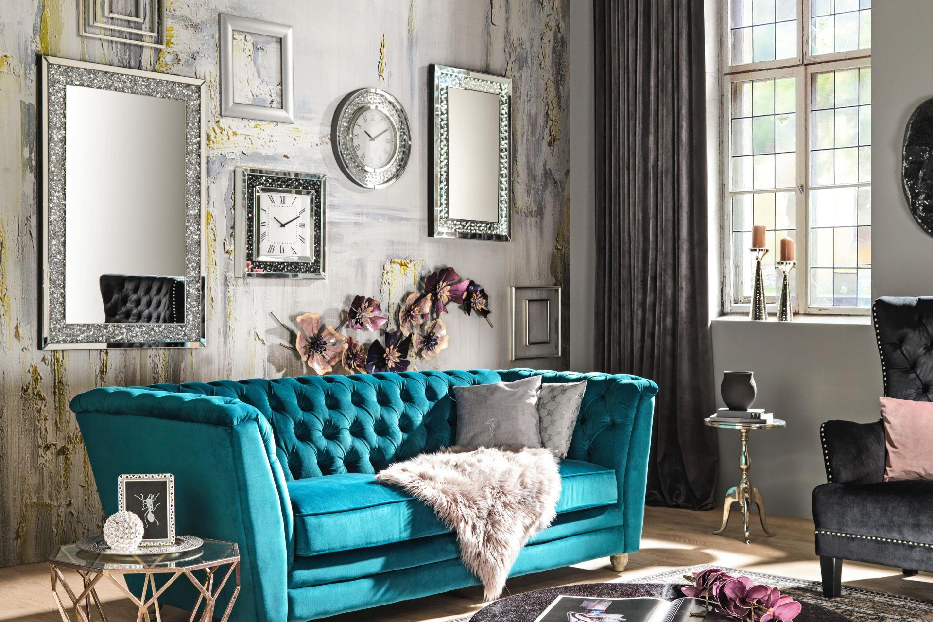 tirkizni trosjed i ogledala