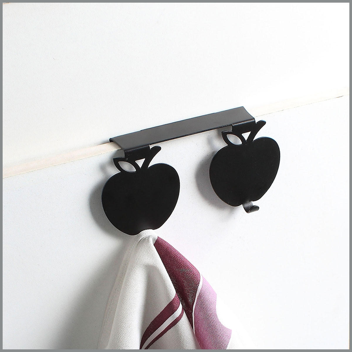 DUBBLA handdukskrokar med äppledesign - Svart, Metall (7.5/3/14.5cm) - Calicosy